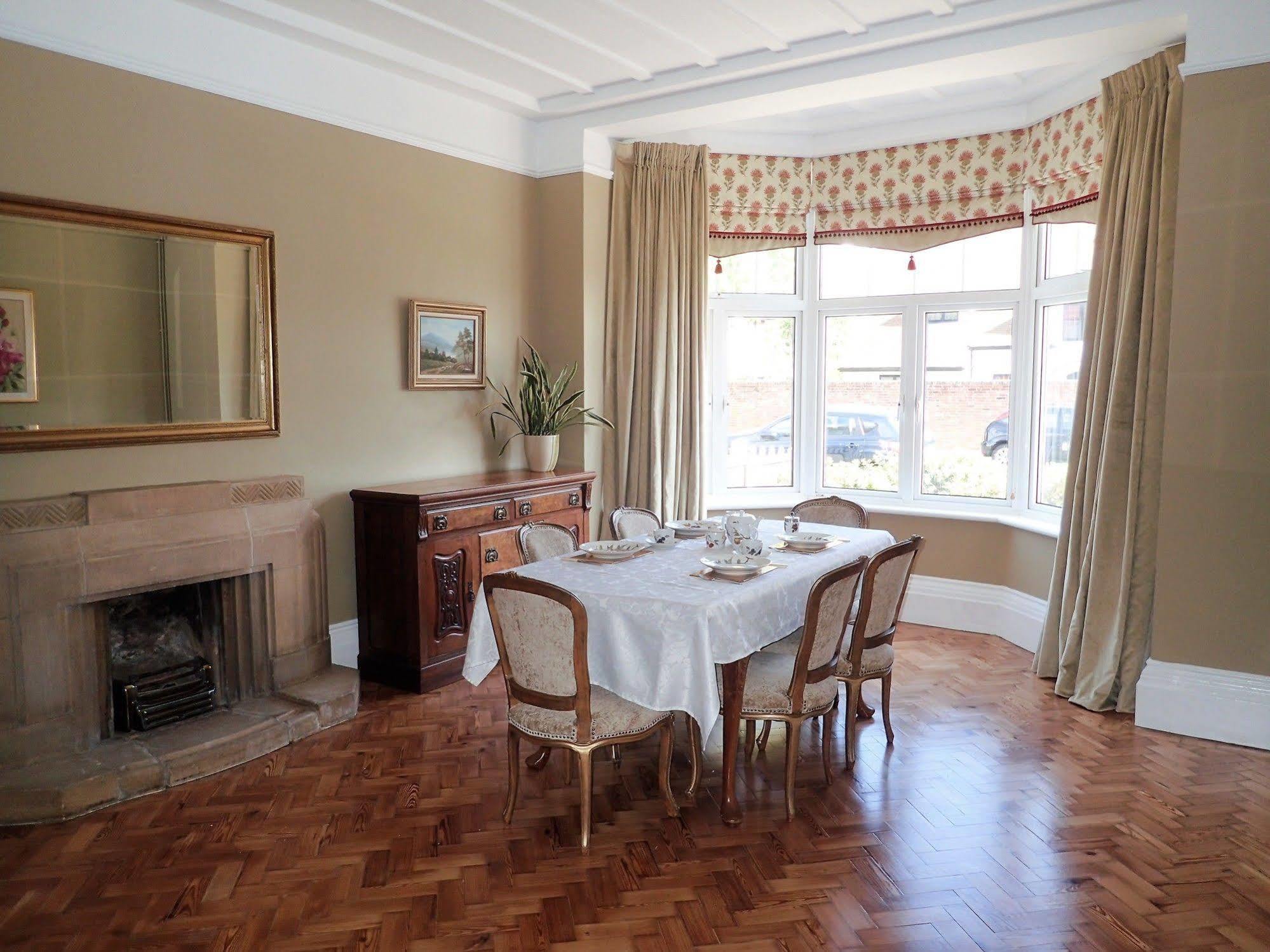 The Old Surgery Bed & Breakfast Клактън он Сий Екстериор снимка