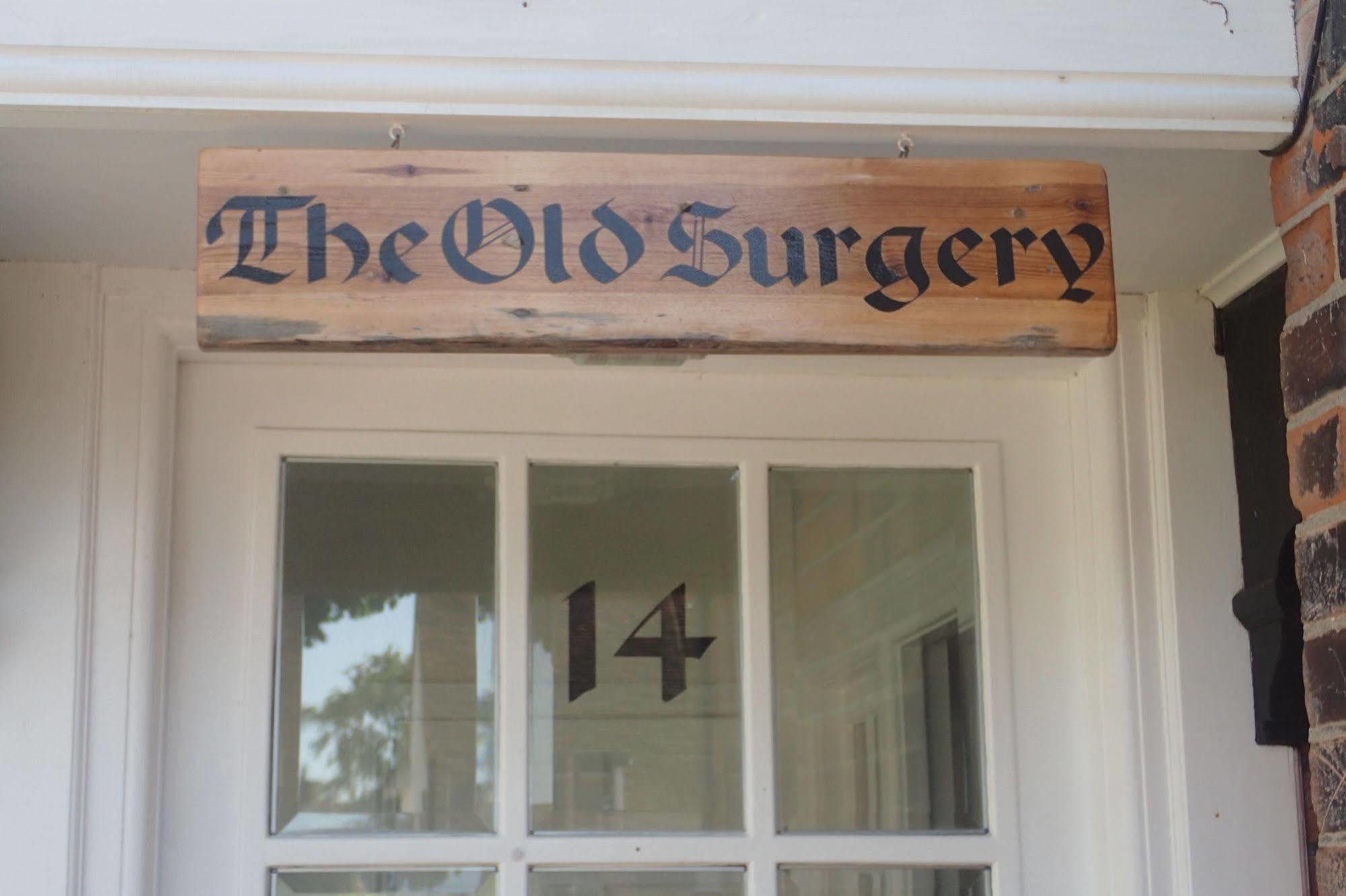 The Old Surgery Bed & Breakfast Клактън он Сий Екстериор снимка